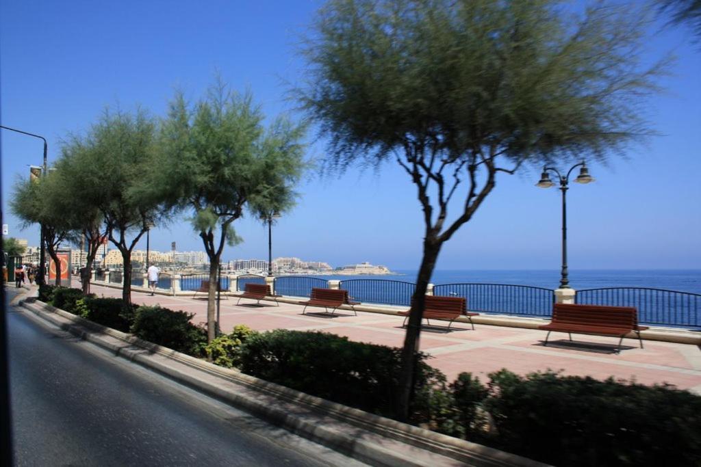 Seaview Apartment In Fort Cambridge, Sliema Buitenkant foto